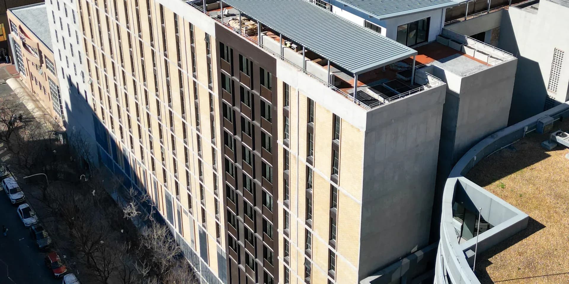 The length of the Jetty Quarter facade from above, its rooftop terrace pergola at the corner and Lower Long Street below